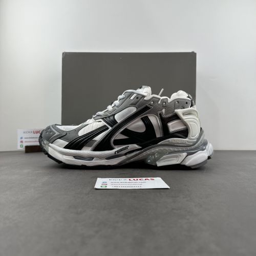 B*alenciaga runner AM 20231018-4