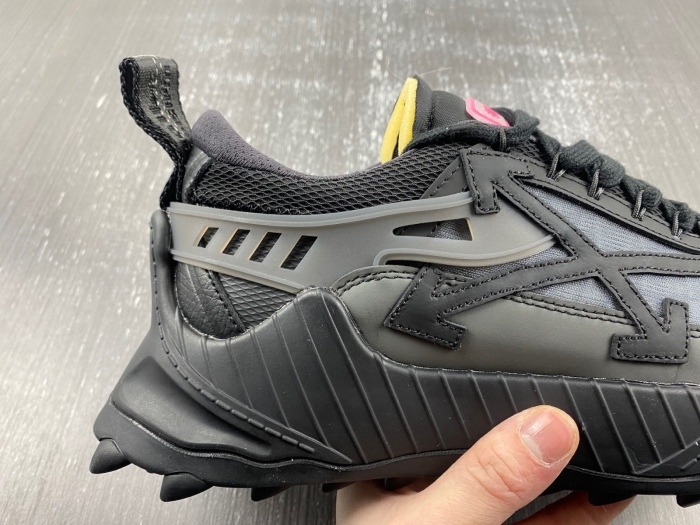 O*ff W*hite Low Tops Sneakers MK 20240130-1