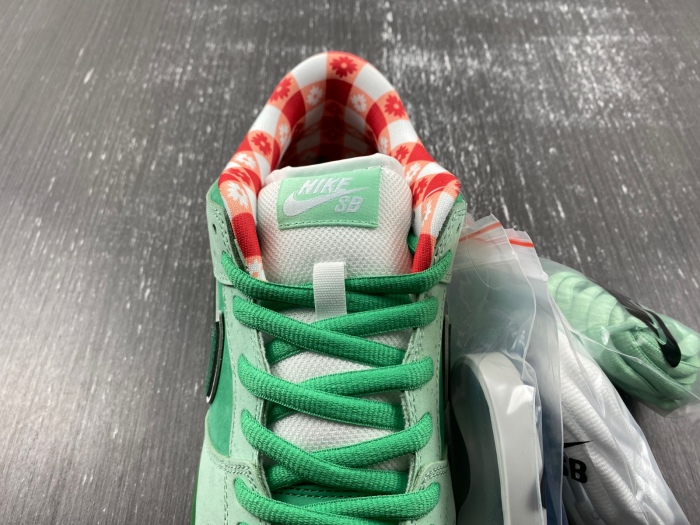 SB Dunk Low Concepts Light Green Lobster BV1310-303