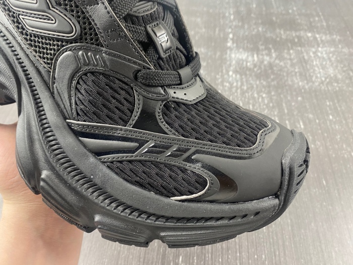 B*alenciaga runner AM 20240323-1
