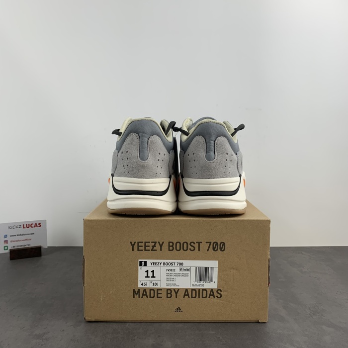 Yeezy Boost 700 Magnet  FV9922
