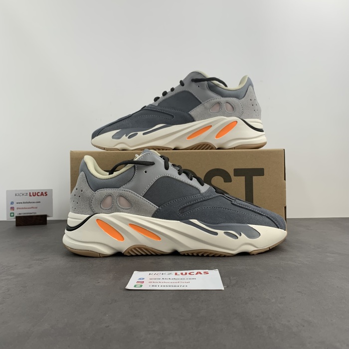 Yeezy Boost 700 Magnet  FV9922