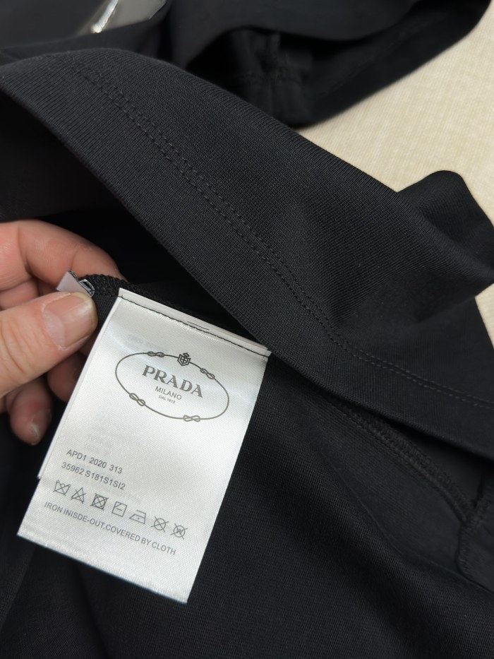 P*rada T-shirt Top Quality D17 20240406-4