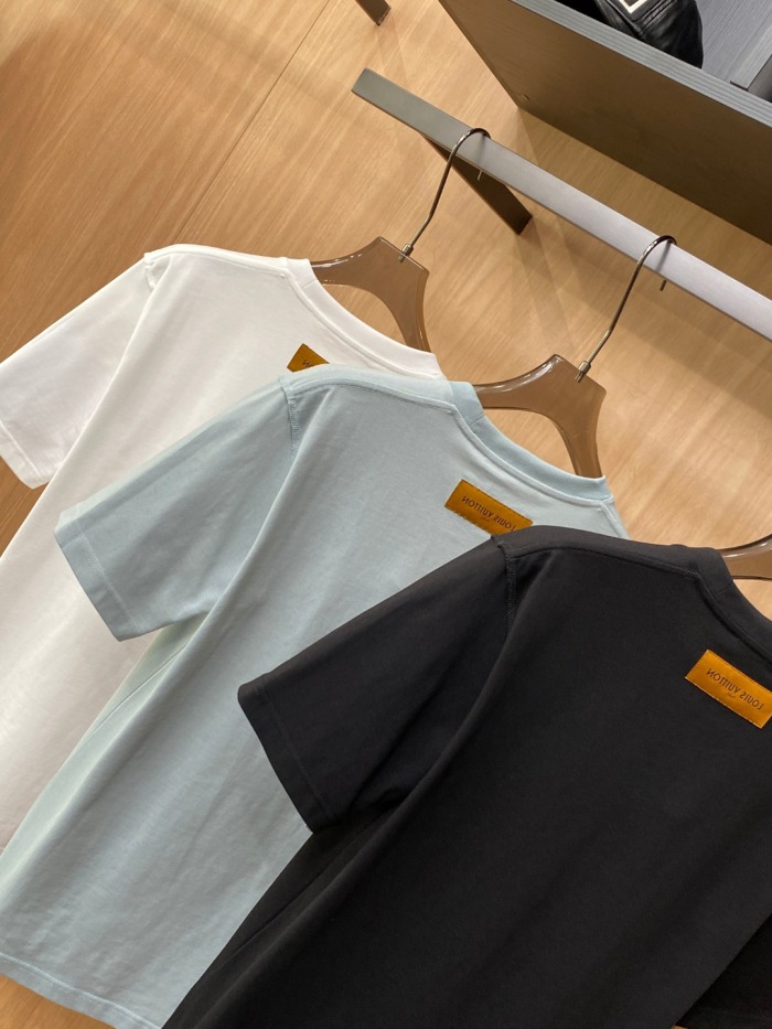 L*ouis V*uitton  T-shirt  Top Quality D17 20240415-4