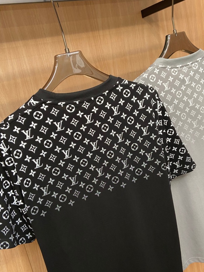 L*ouis V*uitton  T-shirt  Top Quality D17 20240415-8