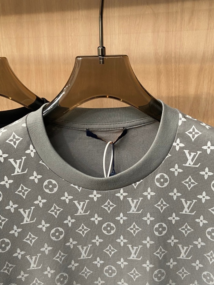 L*ouis V*uitton  T-shirt  Top Quality D17 20240415-8
