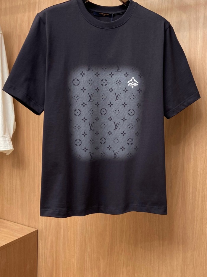 L*ouis V*uitton  T-shirt  Top Quality D17 20240415-1