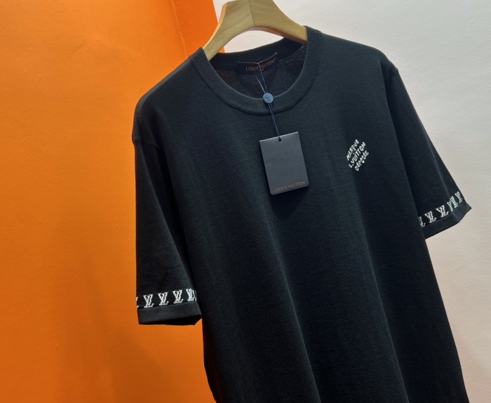 P*rada T-shirt Top Quality D17 20240420-39