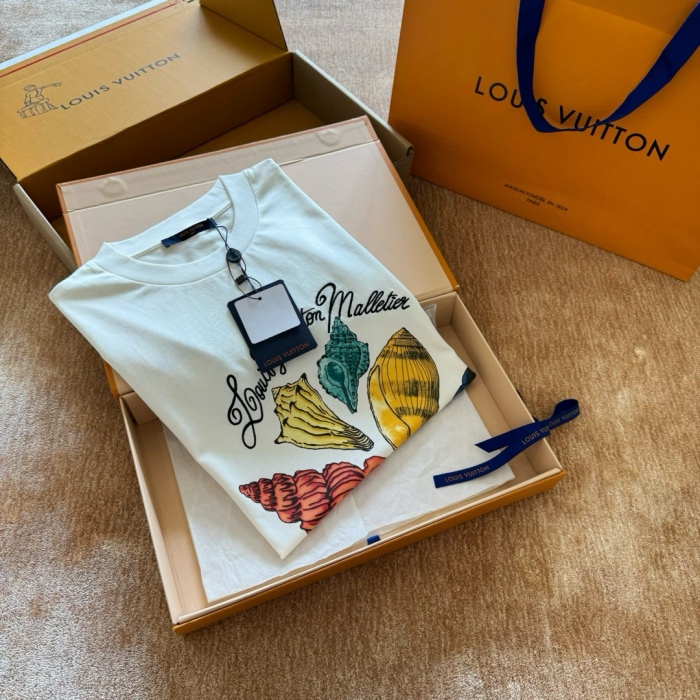 L*ouis V*uitton  T-shirt  Top Quality D17 20240430-14