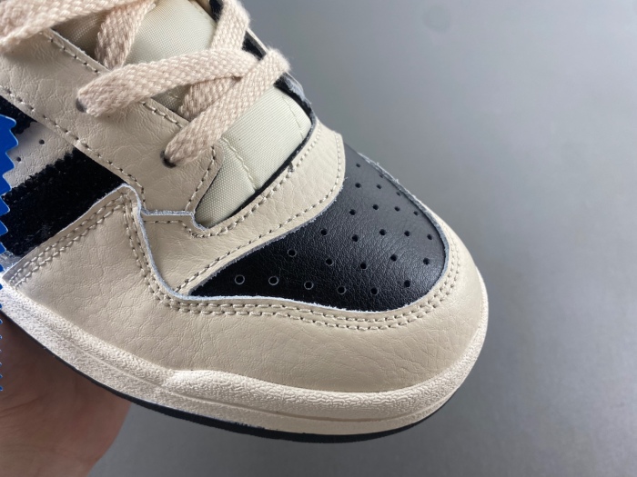 Forum Low CL Wonder White Core Black Wonder Beige  IG3901