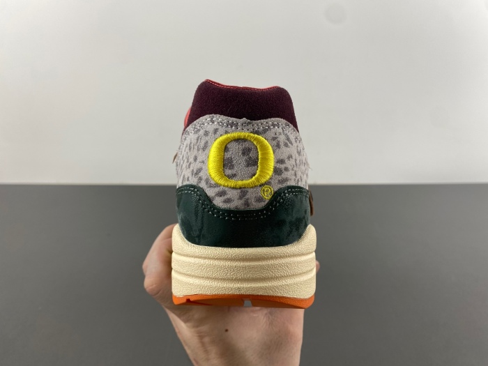 Air Max 1 '87 Luxe University of Oregon PE (2024) HQ2639-100