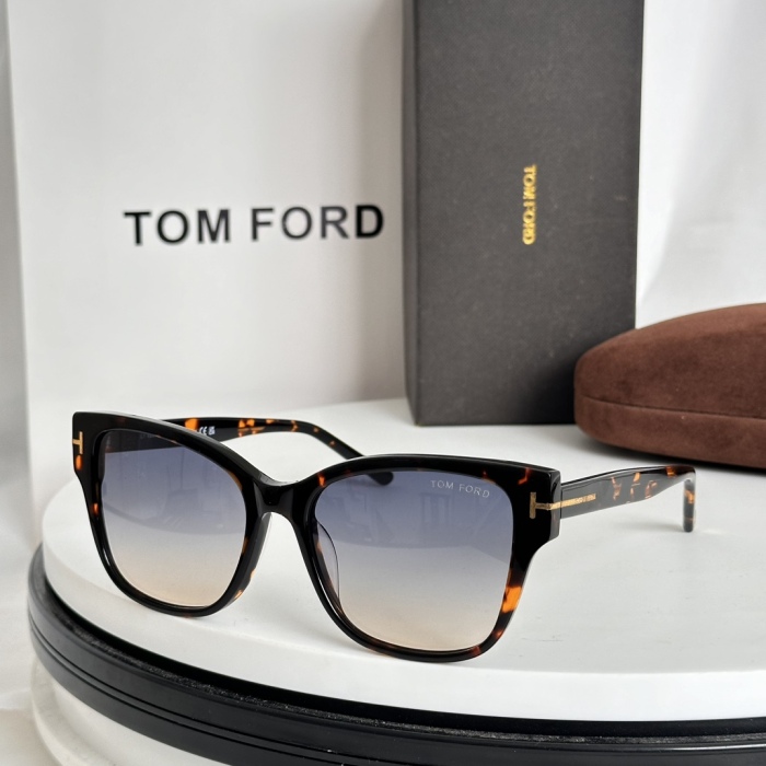 T*om for Glasses Top XX 20240802-19