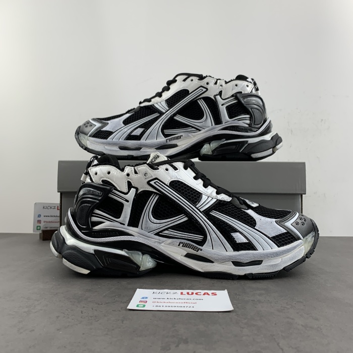 B*alenciaga runner AM 20231114-1