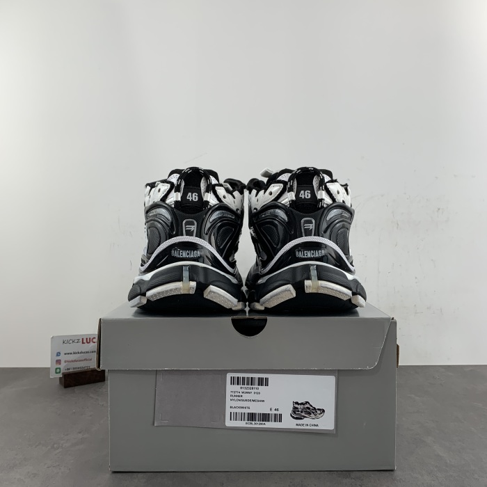 B*alenciaga runner AM 20231114-1