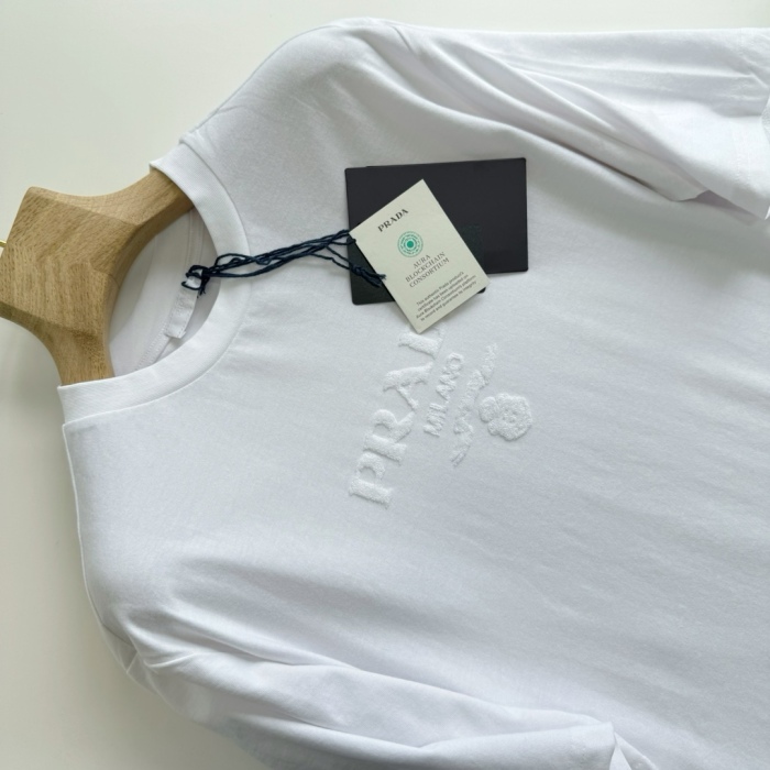 P*rada  T-Shirt Top Quality D17 20240821-31