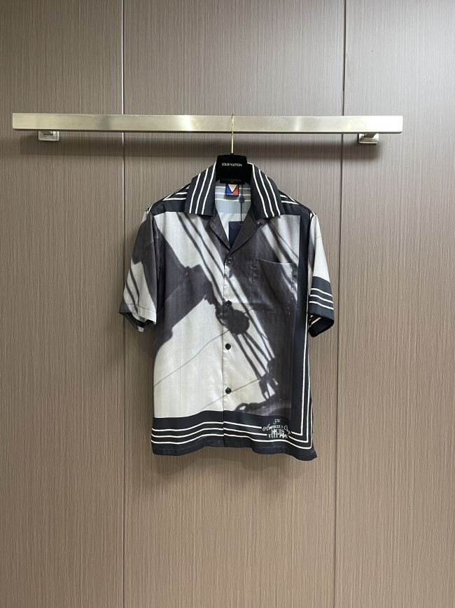 L*ouis V*uitton  T-shirt Top Quality D17 20240826-26