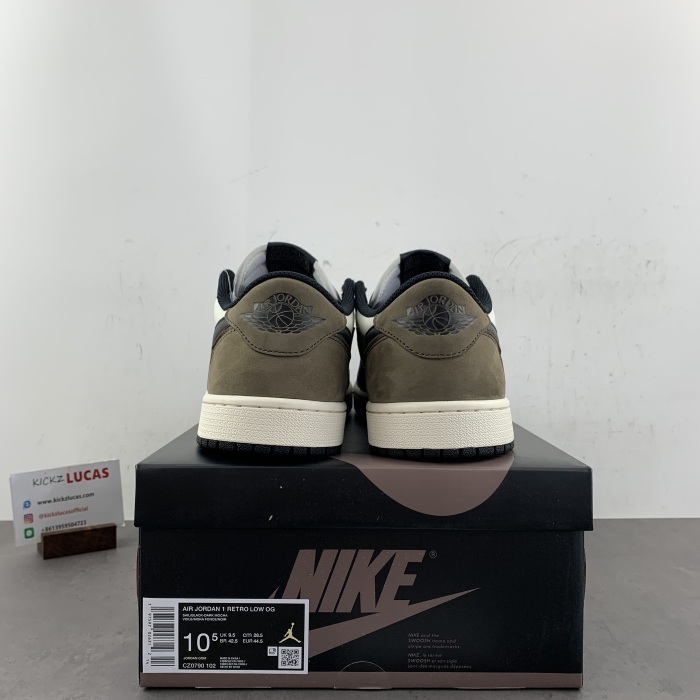 Air Jordan 1 Low Mocha CZ0790-102