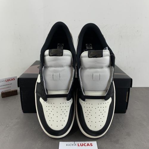 Air Jordan 1 Low Mocha CZ0790-102