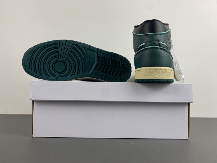 Air Jordan 1 Mid SE Oxidized Green  FQ7818-100