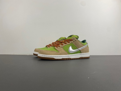 SB Dunk Low Escargot FQ7585-200