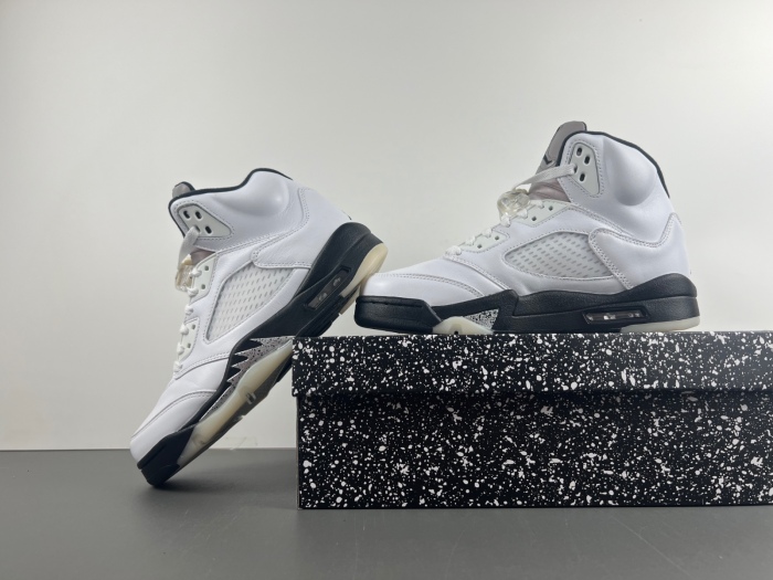 Air Jordan 5 Retro Reverse Metallic  DD0587-110
