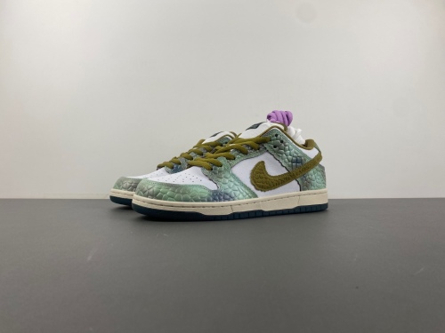 SB Dunk Low Alexis Sablone Chameleon  HJ3386-300