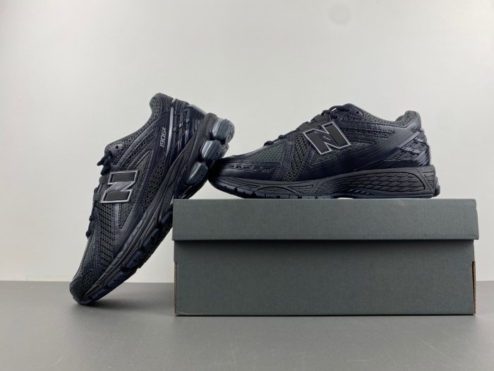 New Balance 1906R Black Metallic Silver  M1906RJB