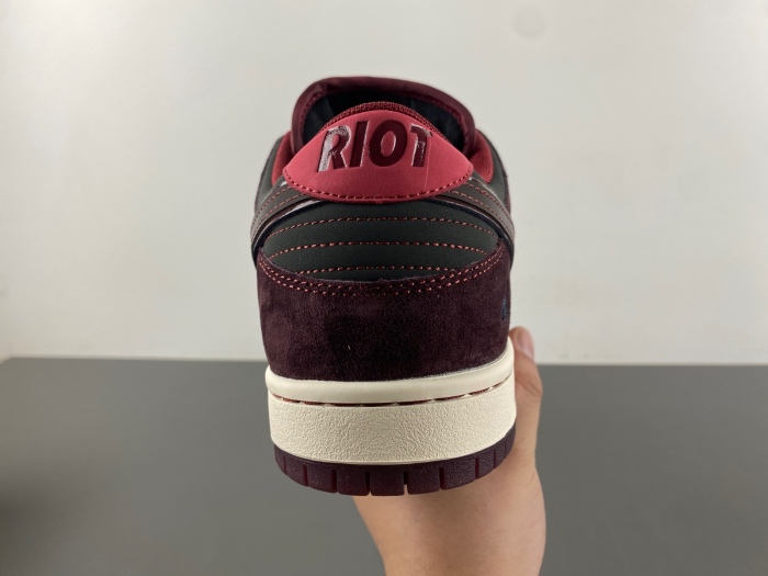 SB Dunk Low Riot Skateshop  FZ1289-200