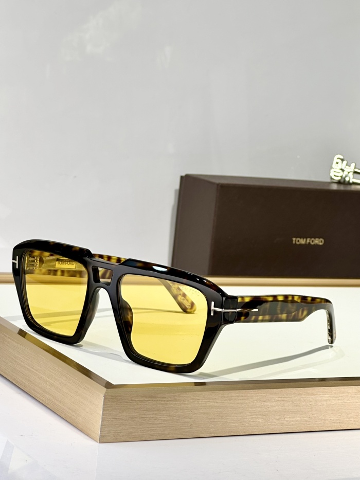 T*omford Glasses Top XX  20250401-11