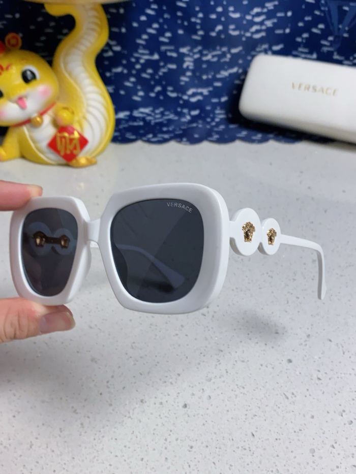 V*ersace  Glasses Top XX 20250402-36
