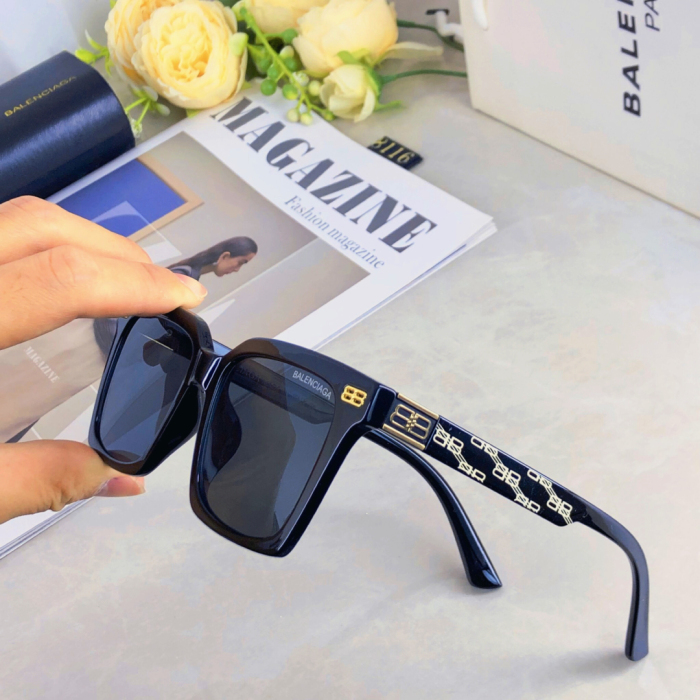 B*alenciaga  Glasses Top XX 20250402-58