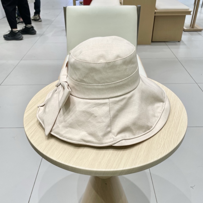 M*iuMiu  Hats Top XX20250411-17