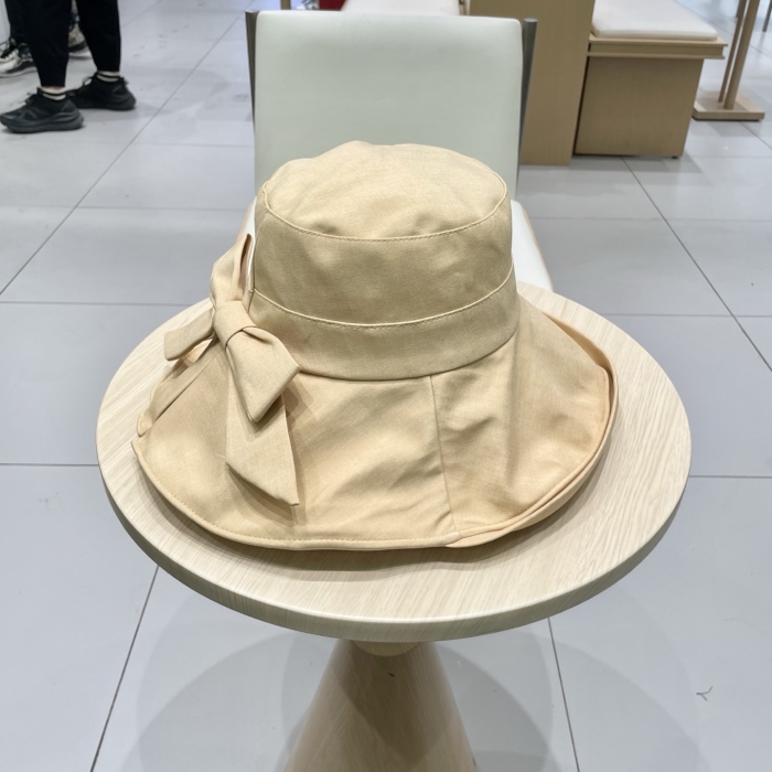 M*iuMiu  Hats Top XX20250411-17