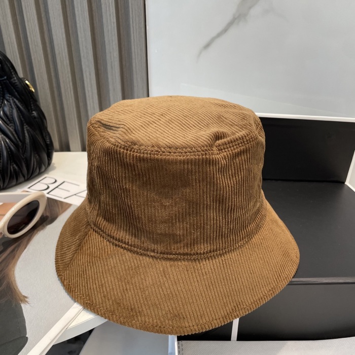 M*iuMiu  Hats Top XX20250411-12