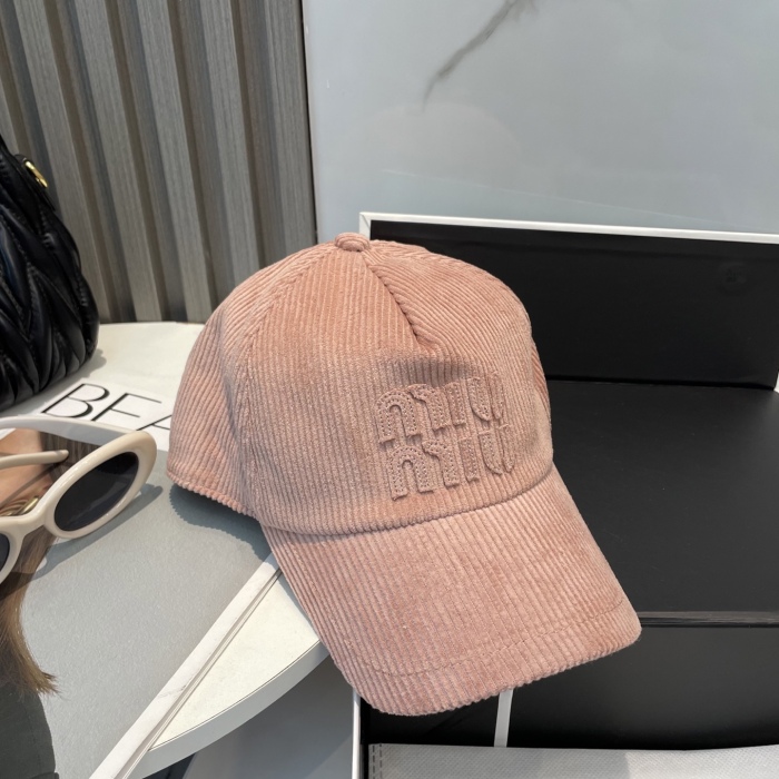 M*iuMiu  Hats Top XX20250411-11