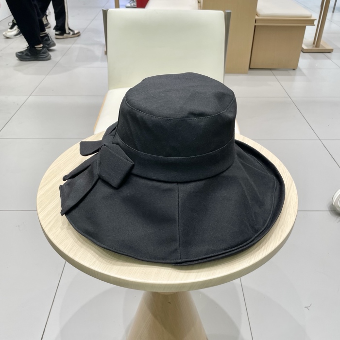 M*iuMiu  Hats Top XX20250411-17
