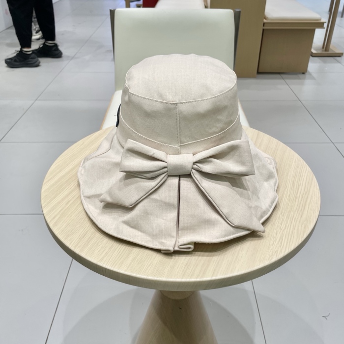 M*iuMiu  Hats Top XX20250411-17