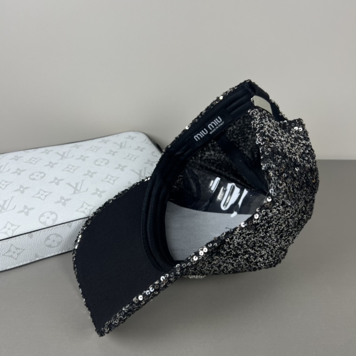 M*iuMiu  Hats Top XX20250411-40