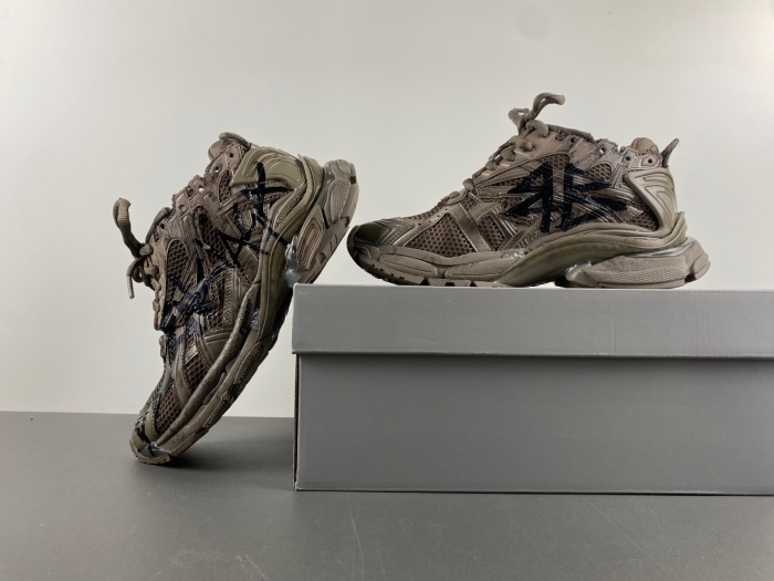 B*alenciaga runner Sneaker AM20250430-3