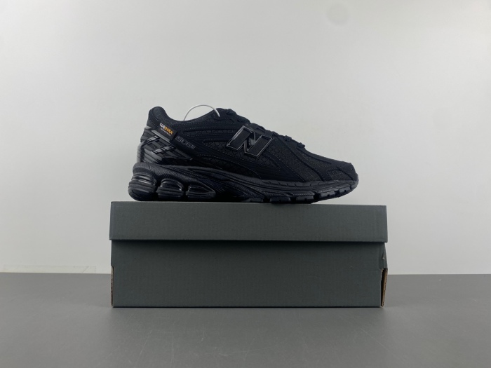 New Balance 1906R Cordura Black Magnet M1906RWF