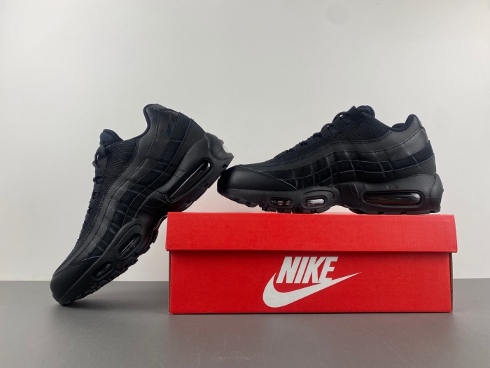 Air Max 95 Essential Triple Black  CI3705-001