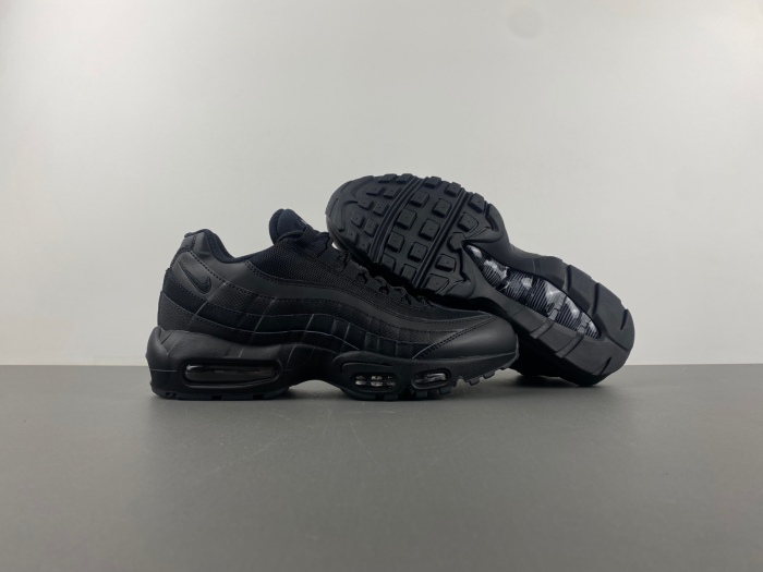 Air Max 95 Essential Triple Black  CI3705-001