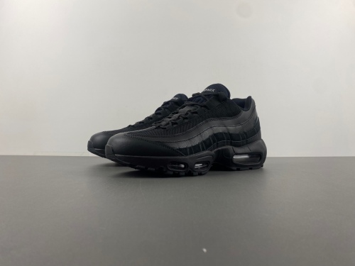 Air Max 95 Essential Triple Black  CI3705-001