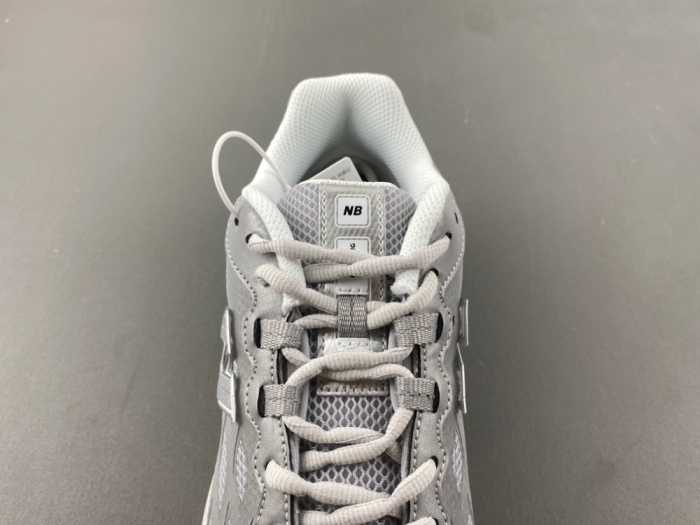 New Balance 1906W Silver Metallic  U1906WFE