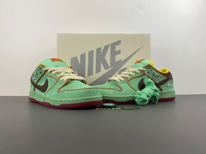 SB Dunk Low Rodeo Tourmaline HF3058-300