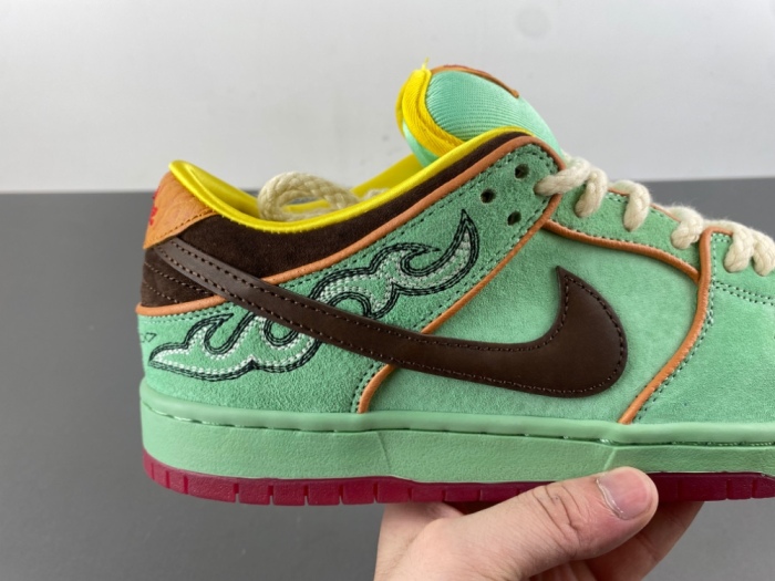 SB Dunk Low Rodeo Tourmaline HF3058-300