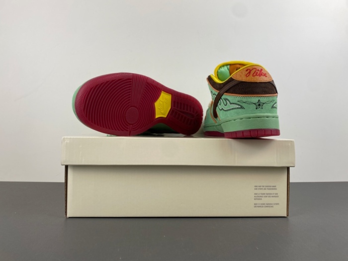 SB Dunk Low Rodeo Tourmaline HF3058-300
