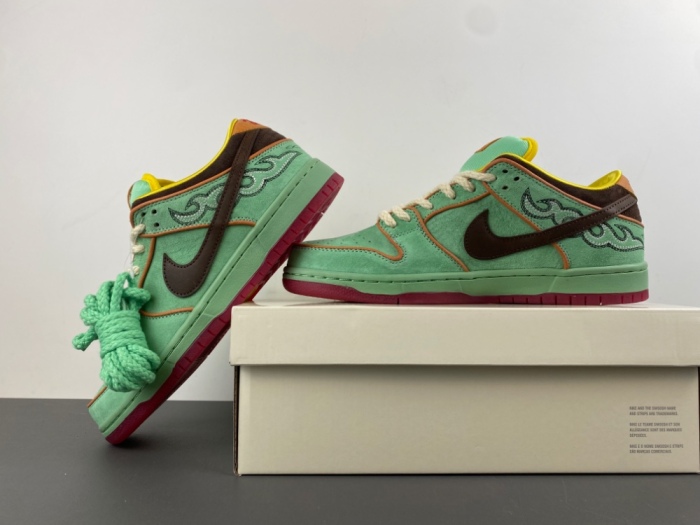 SB Dunk Low Rodeo Tourmaline HF3058-300