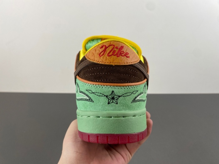 SB Dunk Low Rodeo Tourmaline HF3058-300
