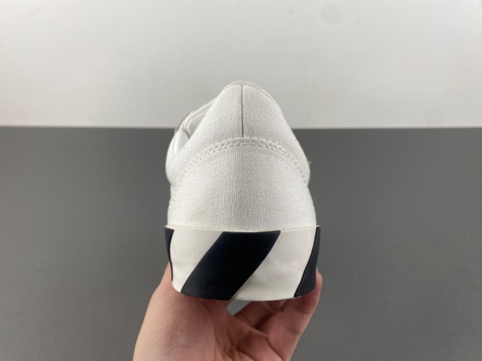 O*ff W*hite Low Tops Sneakers MK 20251024-1